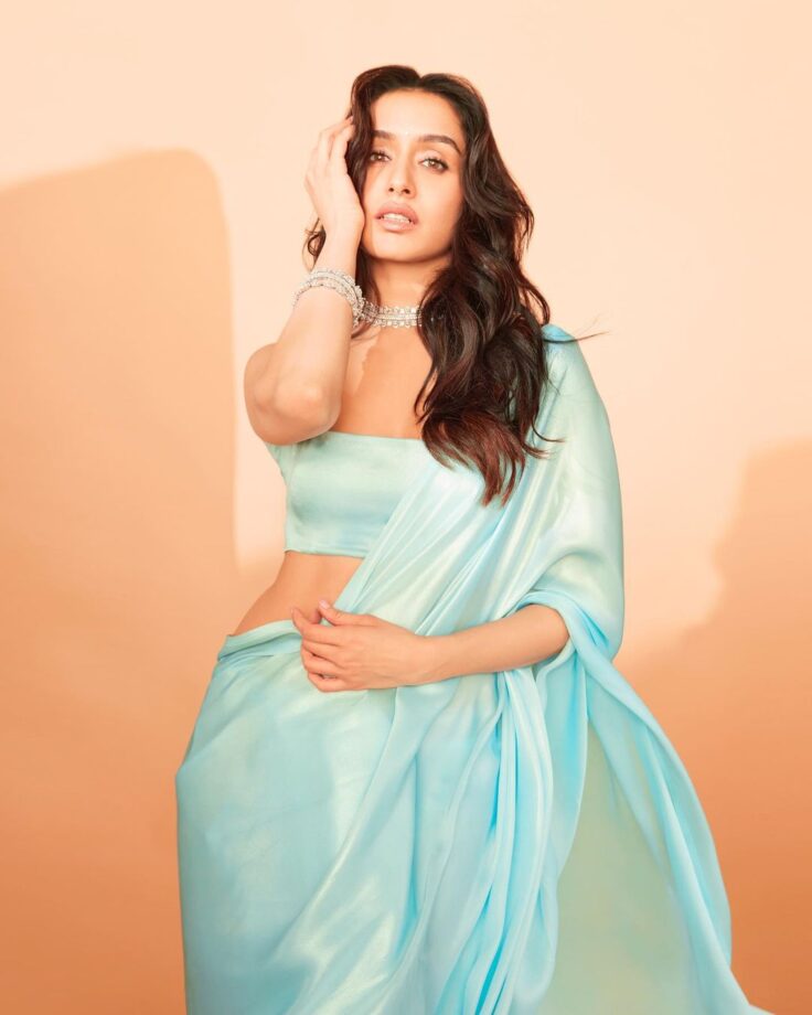 Shraddha Kapoor Teaches To Steal The Show In Simple Ethnic Drapes 799325