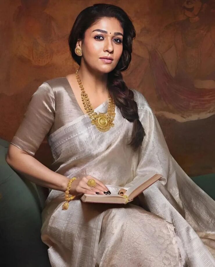 Sneak Peek Into Nayanthara's Gold Accessories In Traditional Drapes 794799