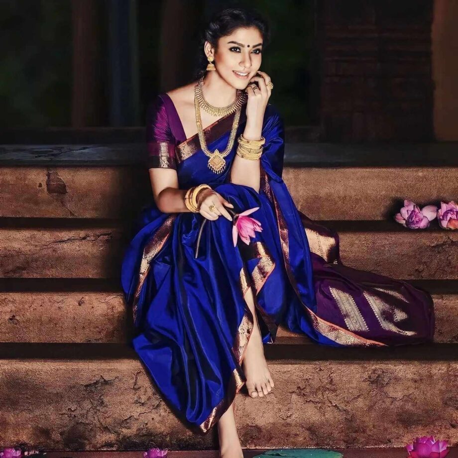 Sneak Peek Into Nayanthara's Gold Accessories In Traditional Drapes 794796