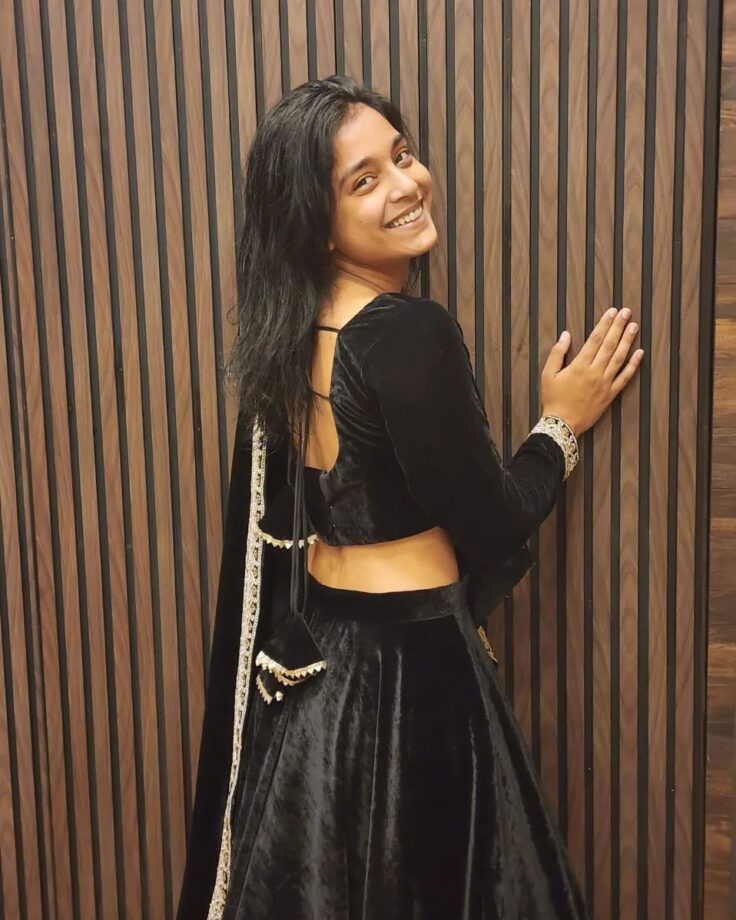Sumbul Touqeer stabs hearts in black traditional attire, see pics 795199