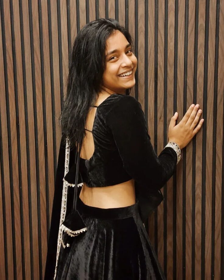 Sumbul Touqeer stabs hearts in black traditional attire, see pics 795202