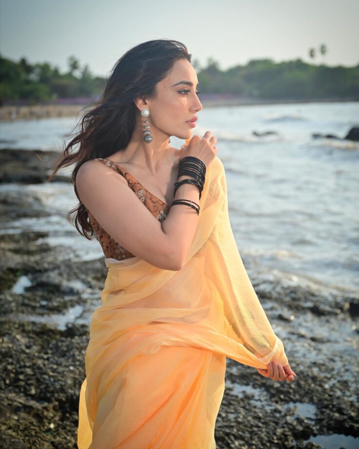 Surbhi Jyoti dazzles in see-through yellow saree, flaunts curvaceous structure with perfection 802049