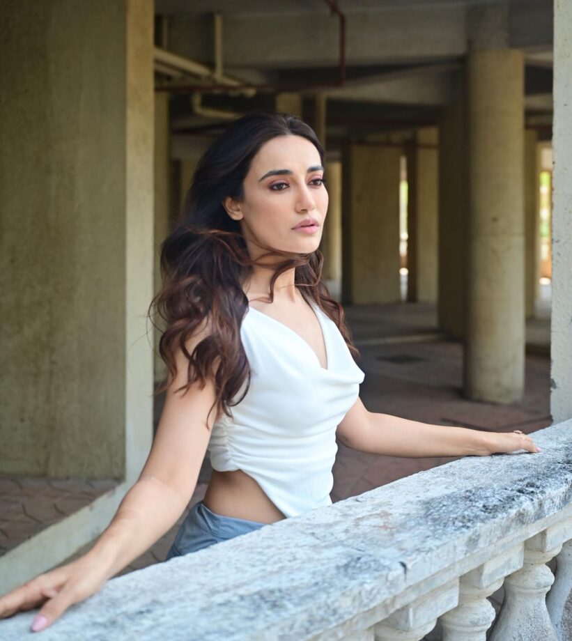 Surbhi Jyoti is a vision in halter neck white ruched top, we are crushing 802379