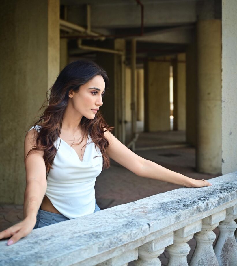Surbhi Jyoti is a vision in halter neck white ruched top, we are crushing 802383