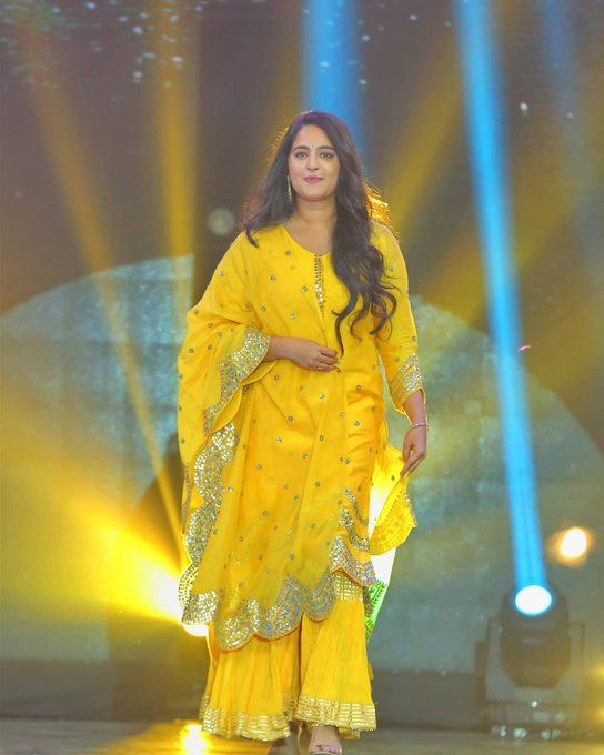 Times when Anushka Shetty personified glow in yellow ensembles, see pics 798138