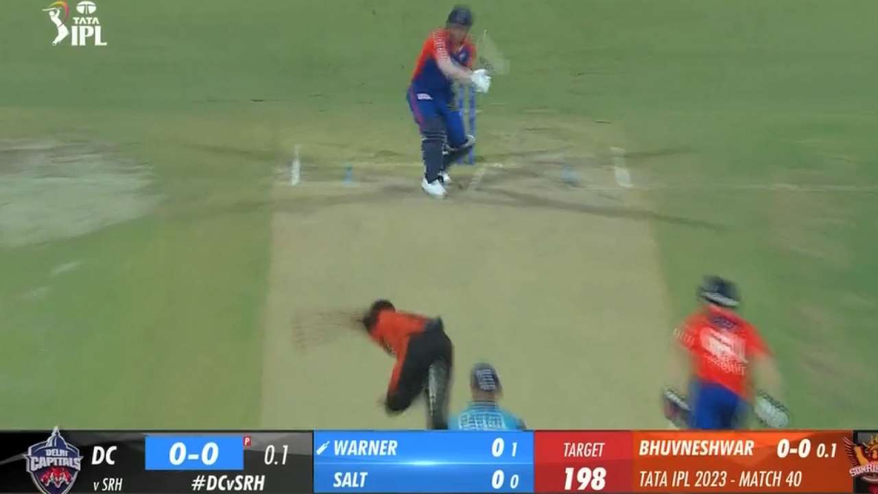 Watch: Bhuvneshwar Kumar gets David Warner clean bowled for a duck, see viral moment 802794