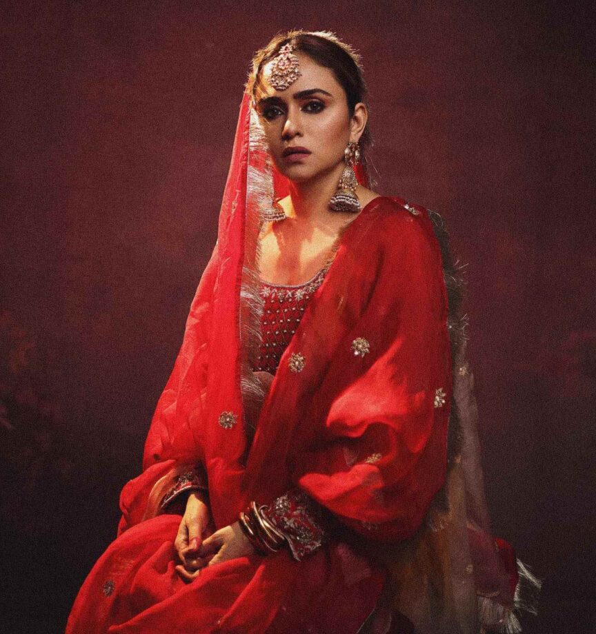 Amruta Khanvilkar Turns Bride In Red Suit(Unseen Pics) 807757