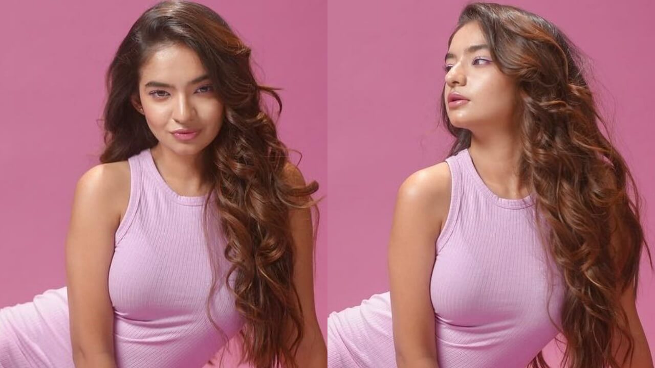 Anushka Sen Porn - Anushka Sen aces mermaid pose, looks irresistible in lavender bodycon dress  | IWMBuzz
