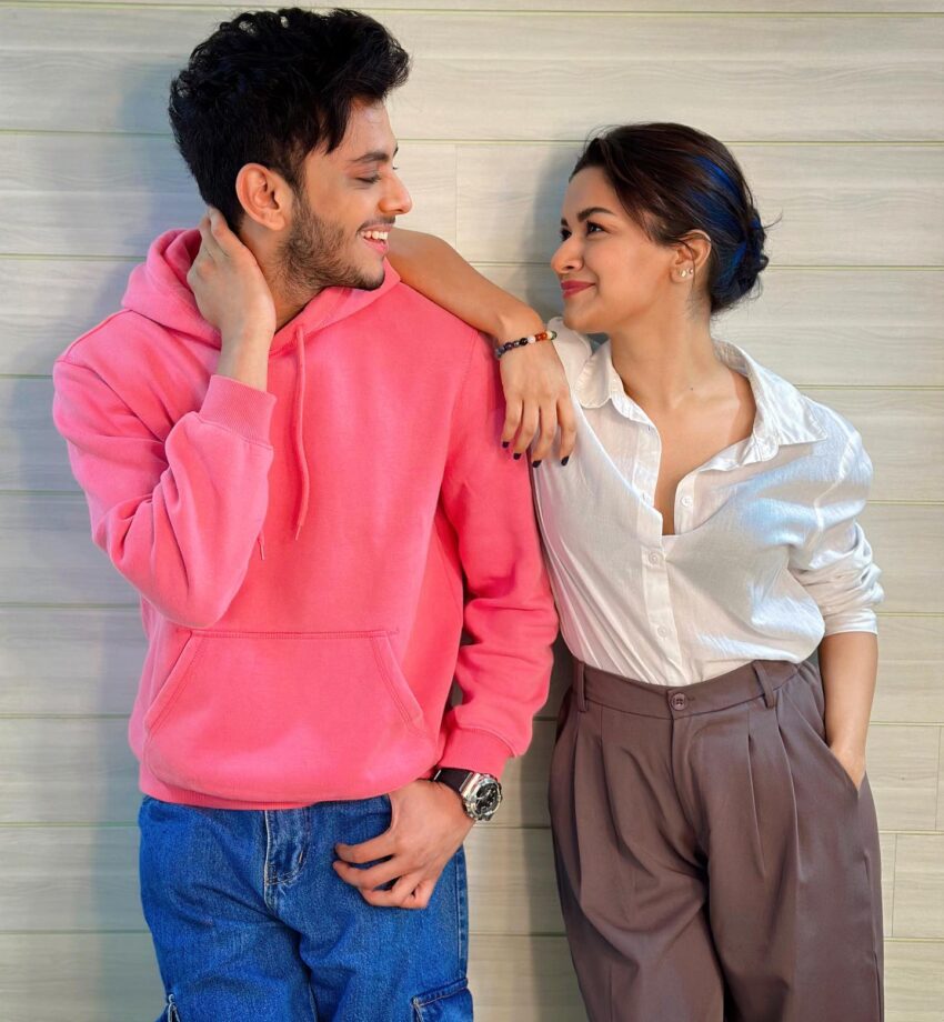 Avneet Kaur and Vishal Jethwa are lost in each other's eyes, what's cooking? 809170