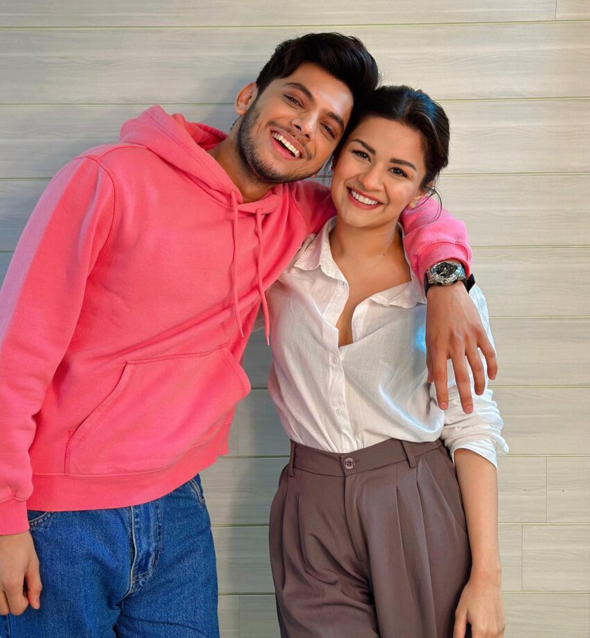 Avneet Kaur and Vishal Jethwa are lost in each other's eyes, what's cooking? 809166
