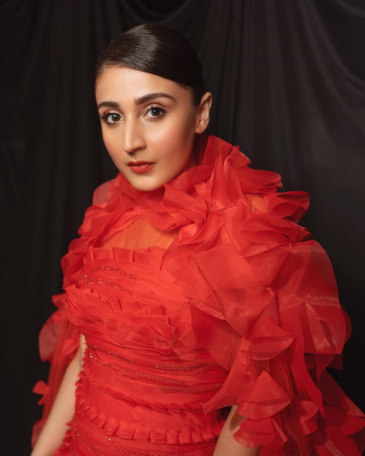 Dhvani Bhanushali’s ruffle play in red is truly iconic, see pics 804089