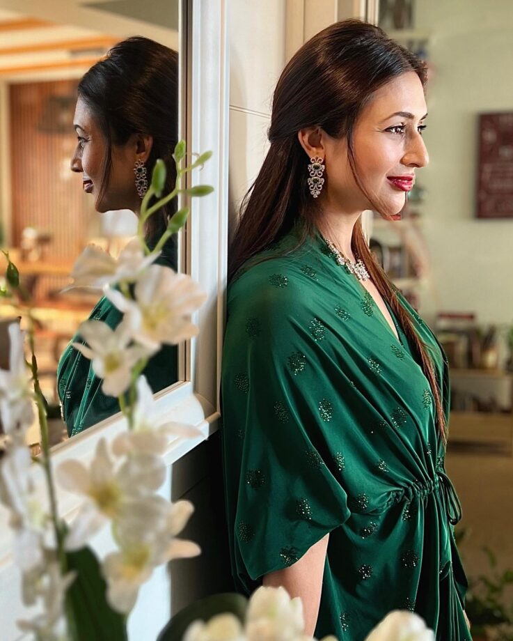 Divyanka Tripathi, green ruffle dress and red lipstick, perfect vogue alert 805568