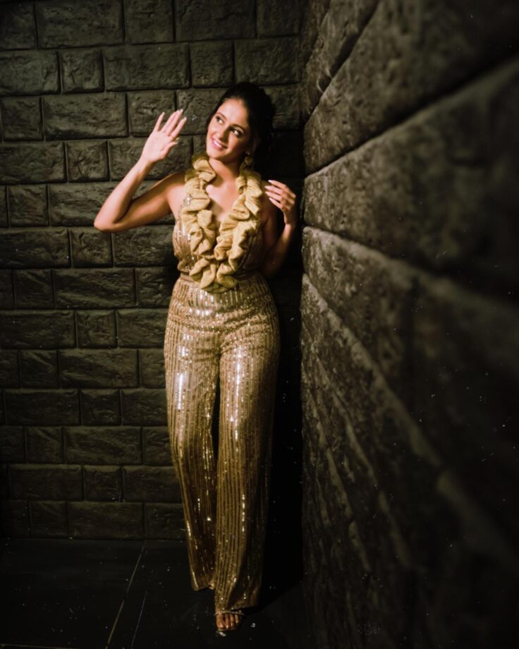 'Ghum Hai Kissikey Pyaar Mein' fame Ayesha Singh is raising heat in golden shimmery dress, we are in love 808814