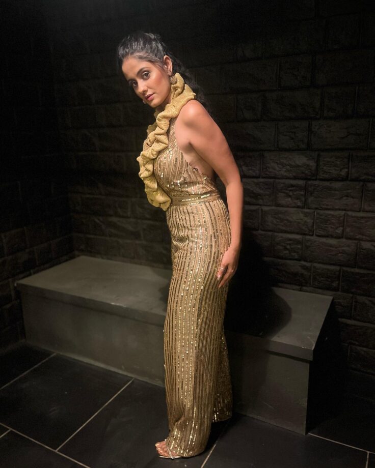 'Ghum Hai Kissikey Pyaar Mein' fame Ayesha Singh is raising heat in golden shimmery dress, we are in love 808808