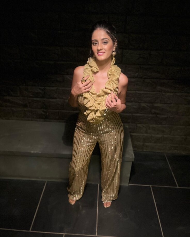 'Ghum Hai Kissikey Pyaar Mein' fame Ayesha Singh is raising heat in golden shimmery dress, we are in love 808809