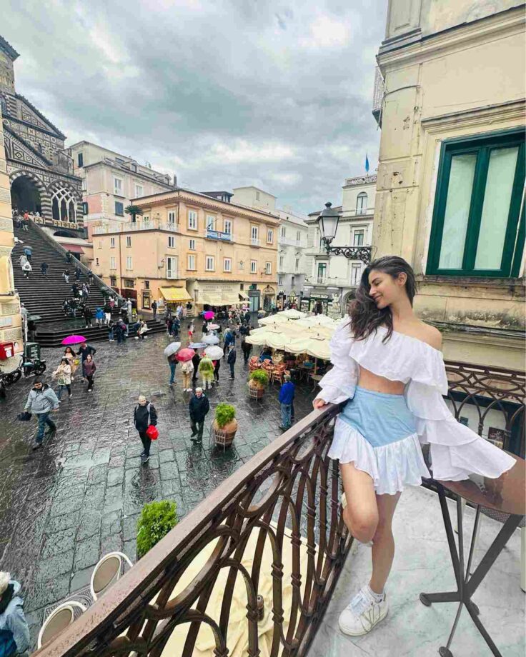 Good Times: Mouni Roy finds her ‘life’ precious in Italy 807150