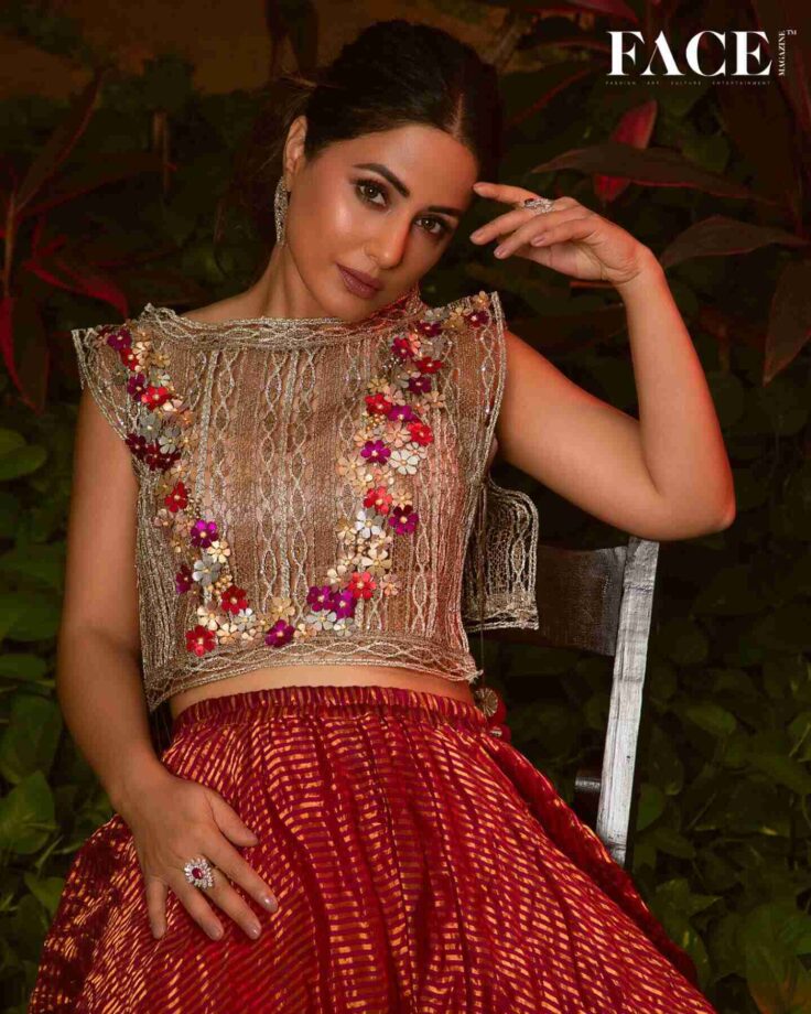 Hina Khan Becomes The Face Of The Month, Looks Ravishing In Shimmery Ensembles 807988