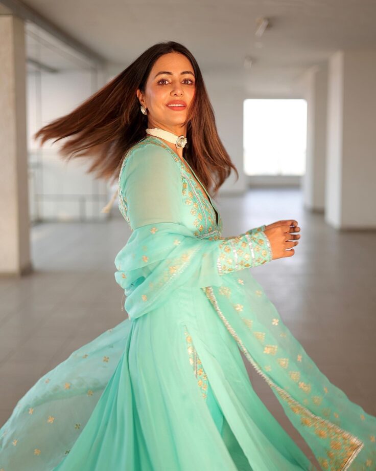 Hina Khan brings back the iconic Anarkali with a plunging neckline, see pics 806939