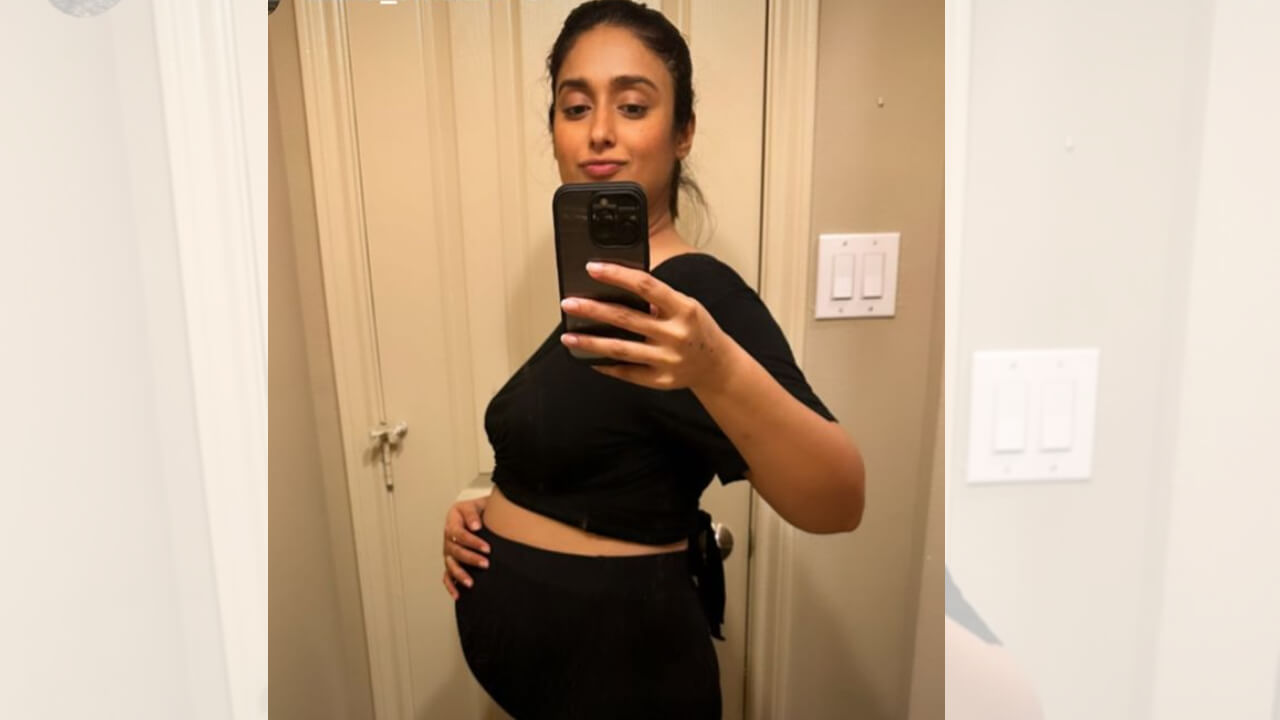 Ileana D’Cruz flaunts her growing belly in black co-Ords, see pics 810389