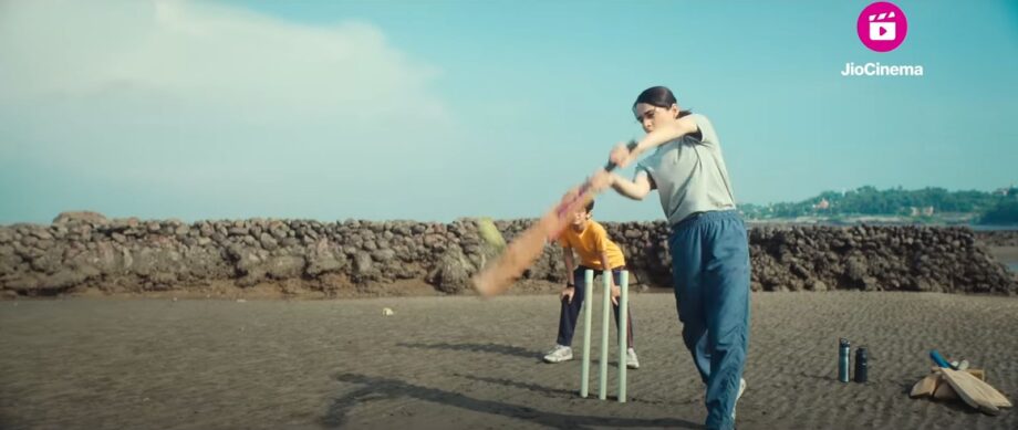 Is Radhika Madan bowling in Kacchey Limbu action inspired from Jasprit Bumrah's style of bowling? 808208