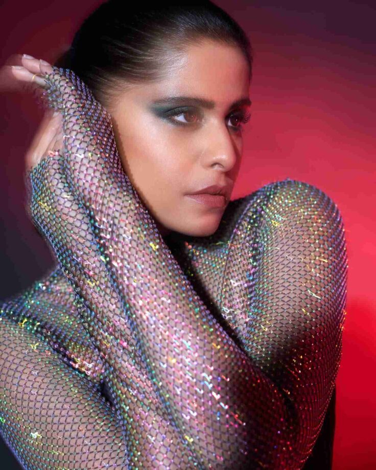 It is all shimmers for Sai Tamhankar, see pics 809502