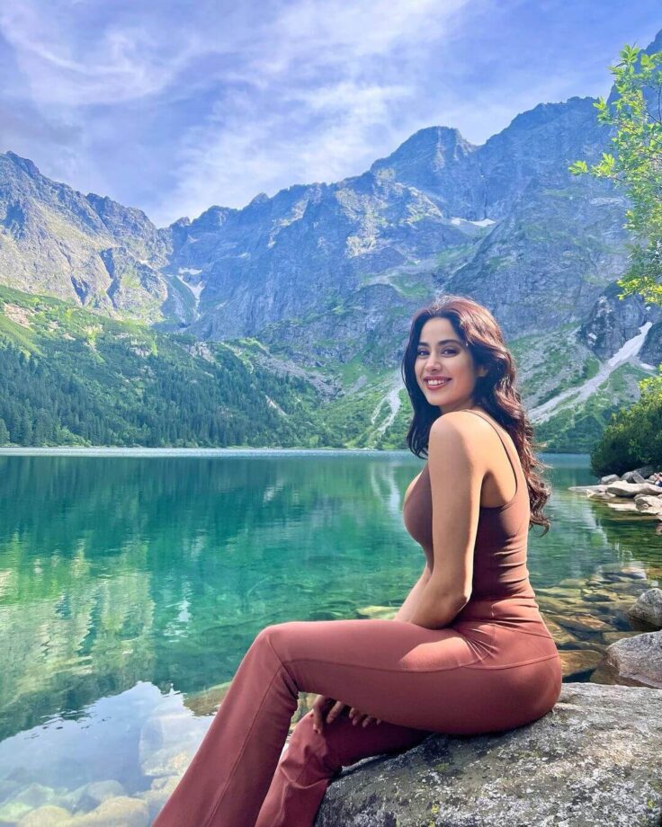 Janhvi Kapoor's Vacation Pictures Scream Attention, Check Out 803261