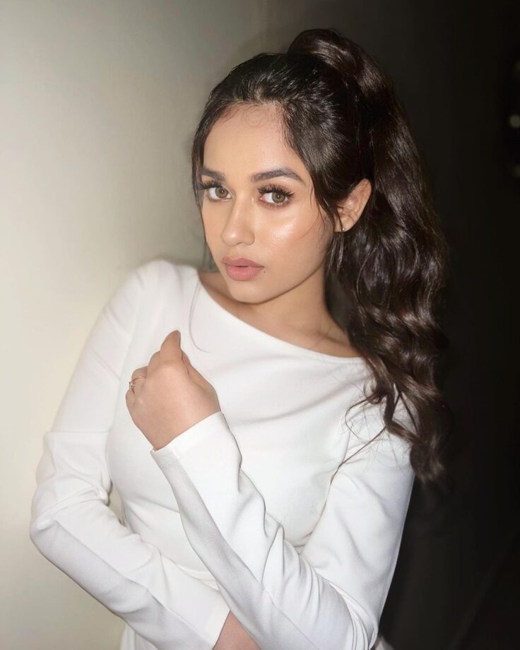 Jannat Zubair's Latest Obsession Is For Colour White; Check Here 805021