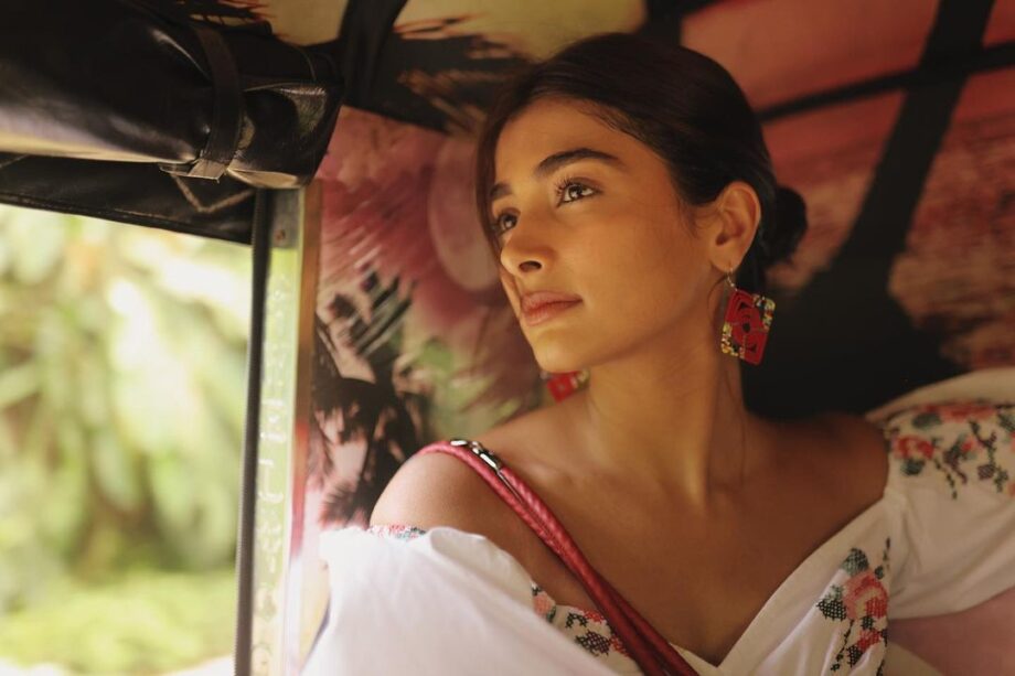Kisi Ka Bhai Kisi Ki Jaan actress Pooja Hegde enjoys autorickshaw ride in Sri Lanka (unseen pics alert) 803070