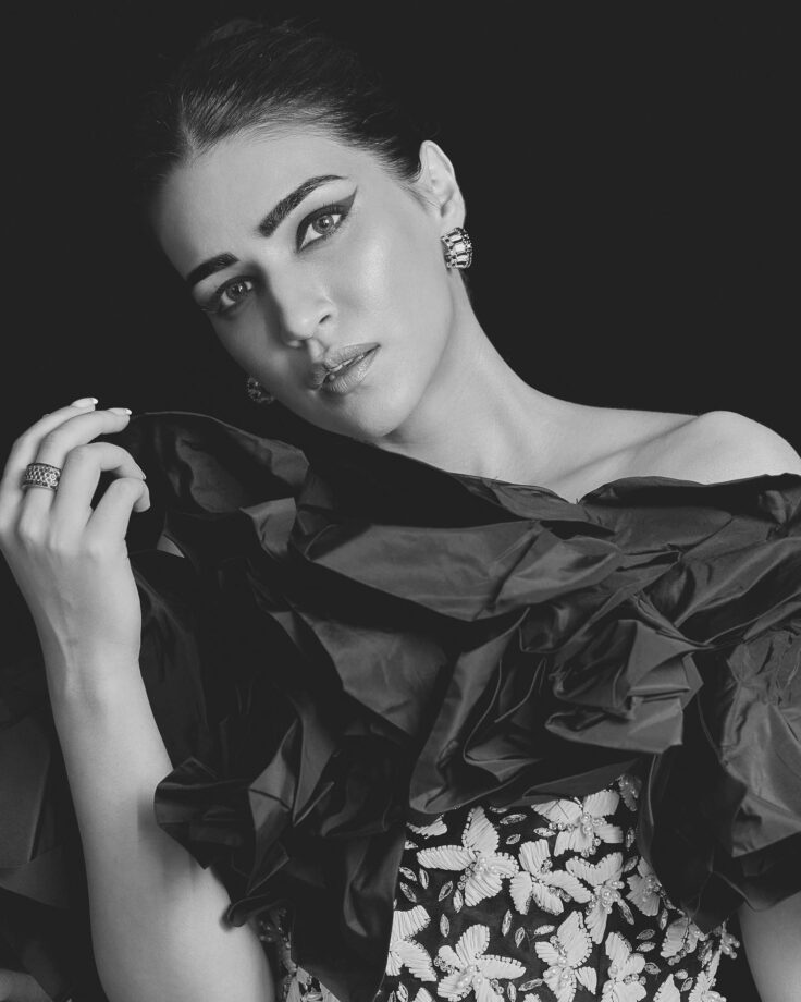 Kriti Sanon’s staples are all about black and white 810768