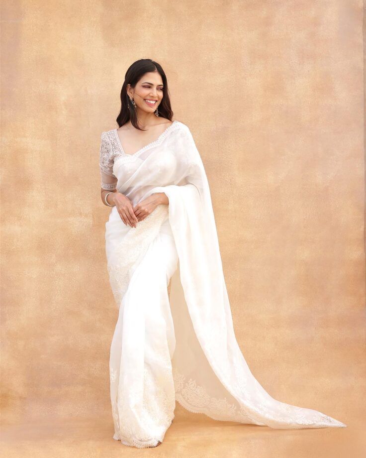 Malavika Mohanan is a vision to hold in white transparent saree, Ananya Panday appreciates 804915