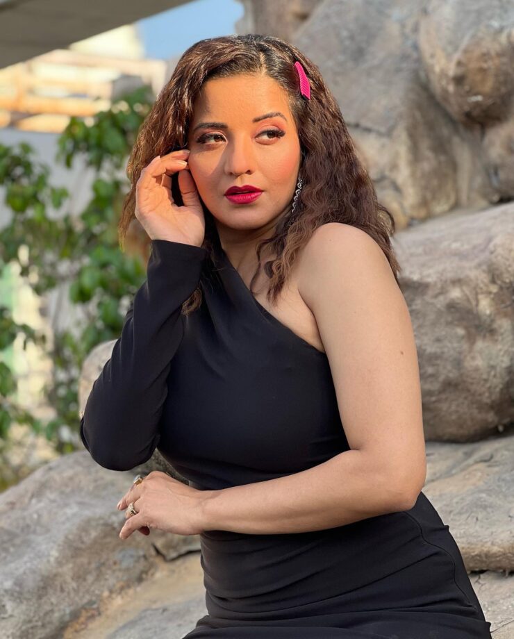 Monalisa Exudes Hotness In Black Gown; Check Out Pics 807311