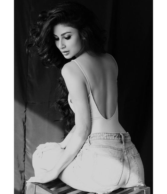 Mouni Roy Drops Her Sassy And Classy Monochrome Look: See Photo 803687