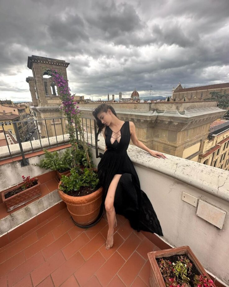 Mouni Roy is ultimate hottie in black slit dress (sensuous pics alert) 808495