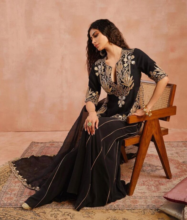 Mouni Roy Personifies Royalty In Black Sharara Set, Disha Patani Comments ‘So Beautiful’ 810429