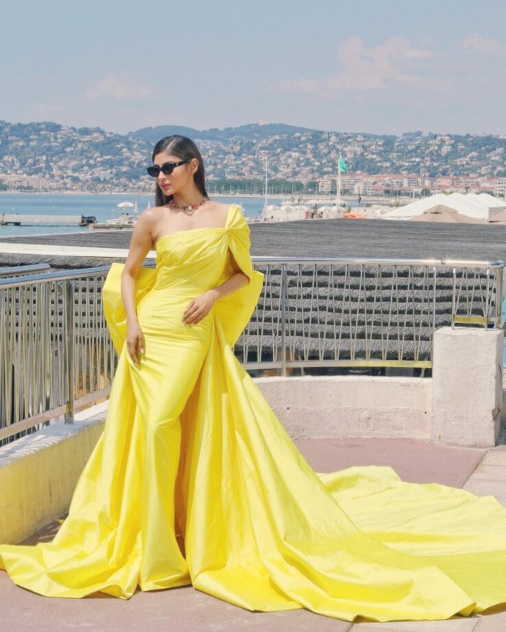 Mouni Roy's yellow love in Cannes is too hot to handle (see pics) 809432