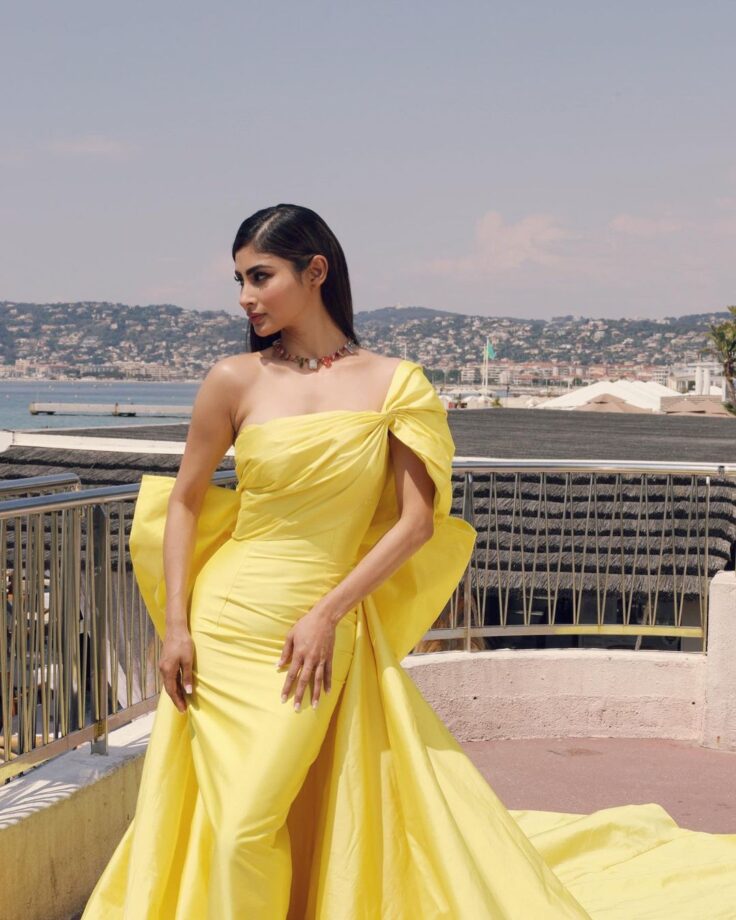 Mouni Roy's yellow love in Cannes is too hot to handle (see pics) 809433