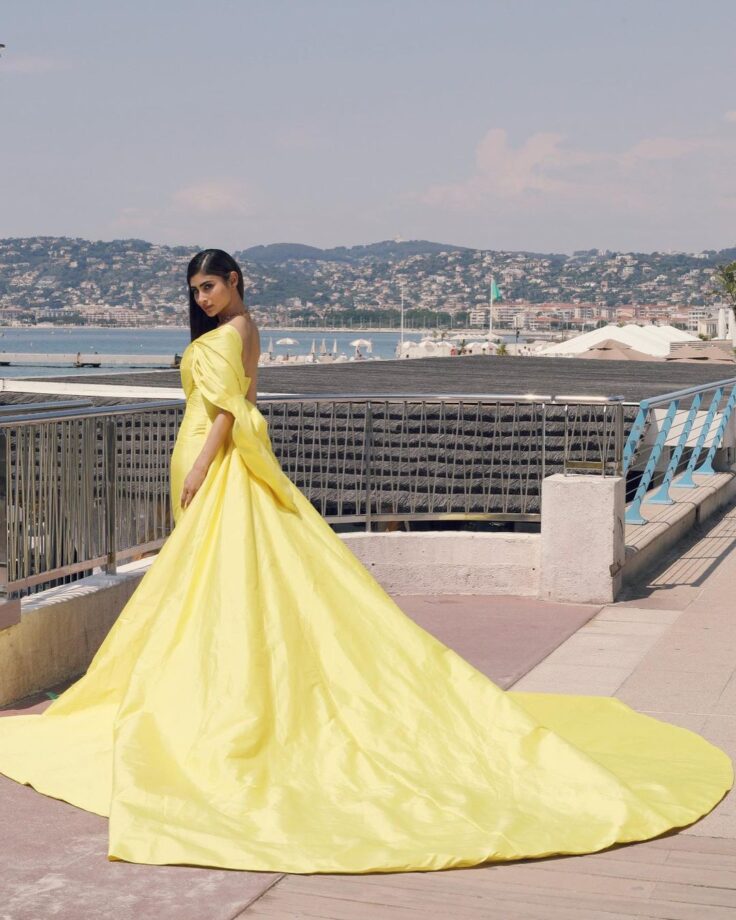Mouni Roy's yellow love in Cannes is too hot to handle (see pics) 809431
