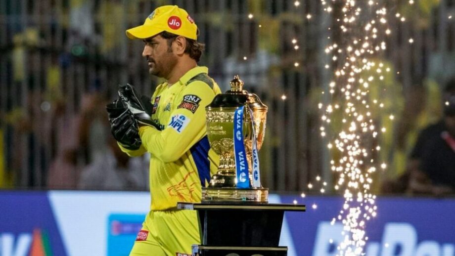 MS Dhoni trends on social media after taking CSK for 10th final in 14 seasons, check out 809675