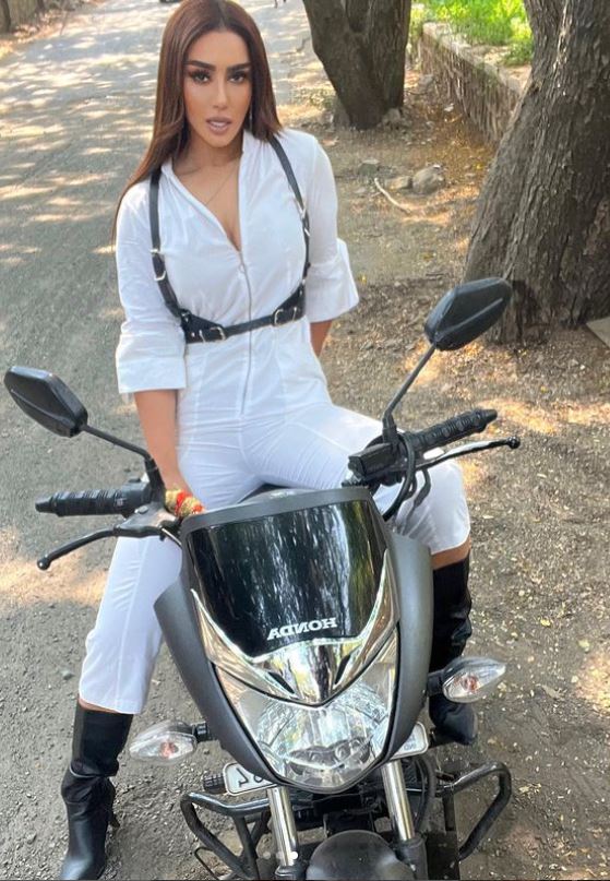 Naagin Fame Mahekk Chahal Dresses Elegantly In White; Goes On An Adventurous Bike Ride 805395