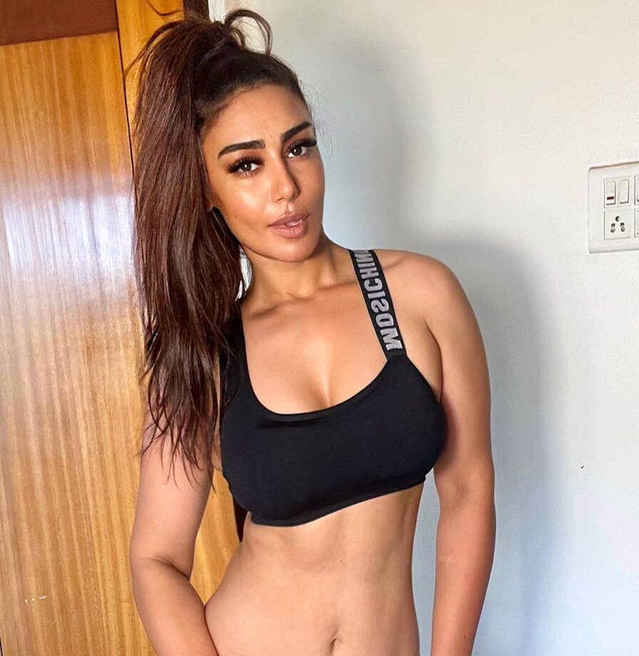 Naagin Fame Mahekk Chahal Exudes Confidence In Her Perfectly Fit Bralette Style; Check Here 807587