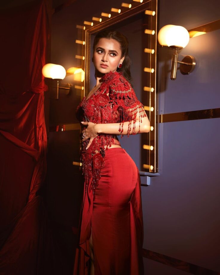 Naagin Fame Tejasswi Prakash Flaunts In Red Corset Top With Thigh High Slit Skirt; Check Here 803268