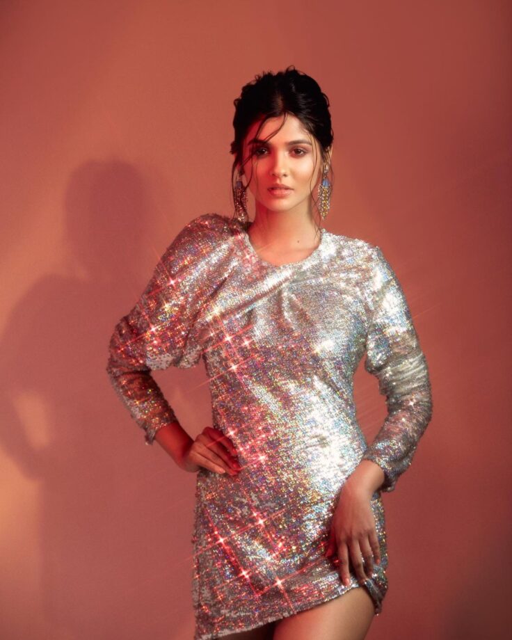 Pranali Rathod Sparkles In Glittery Mini Dress, Avinash Mukherjee Loves It 803322