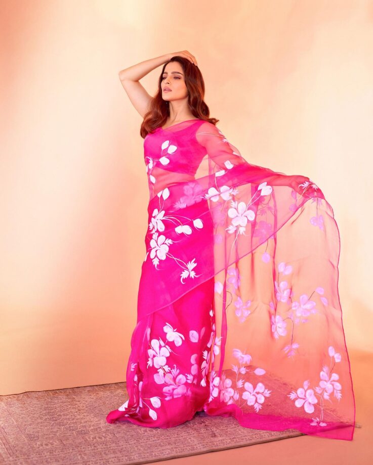 Priya Bapat Turns Muse In Pink Printed Saree; Fans Awestruck 810682