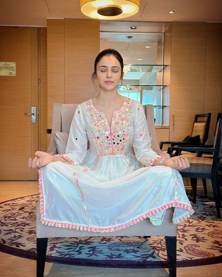 Rakul Preet Singh meditates her way to peace 809186