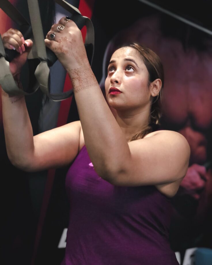 Rani Chatterjee Steps On Road To Be Fit; Take Inspiration 811324