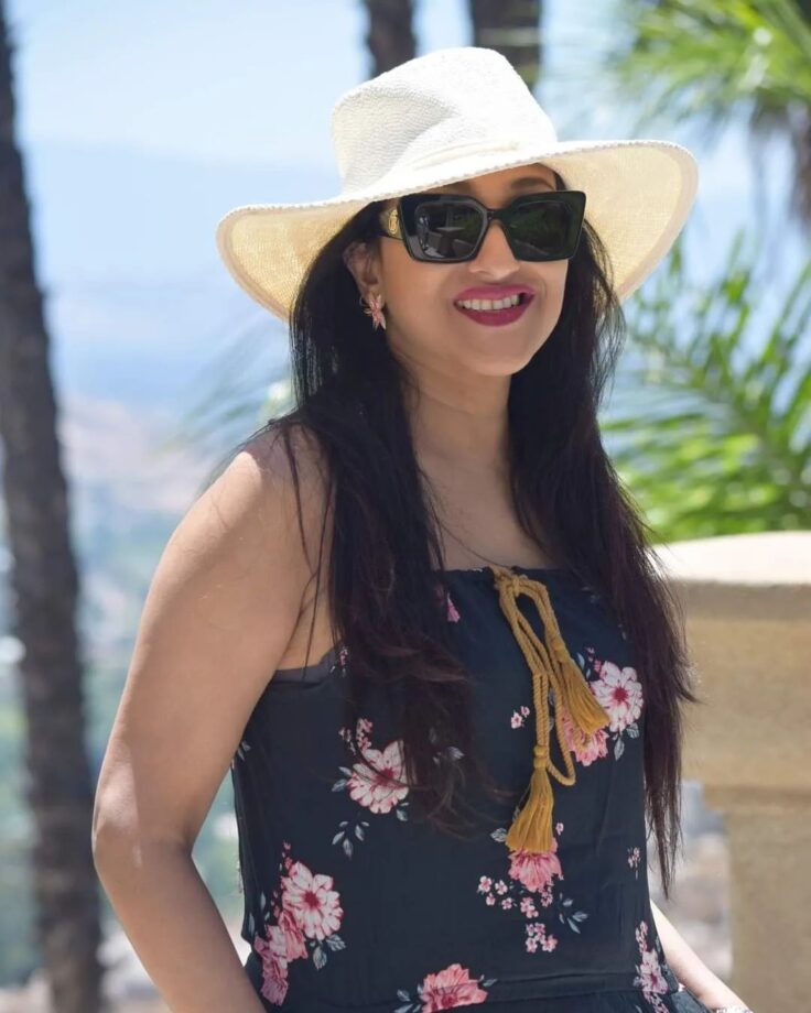Rituparna Sengupta's Beach Vibes Making Fans Go Gaga Over Her Beauty 804558