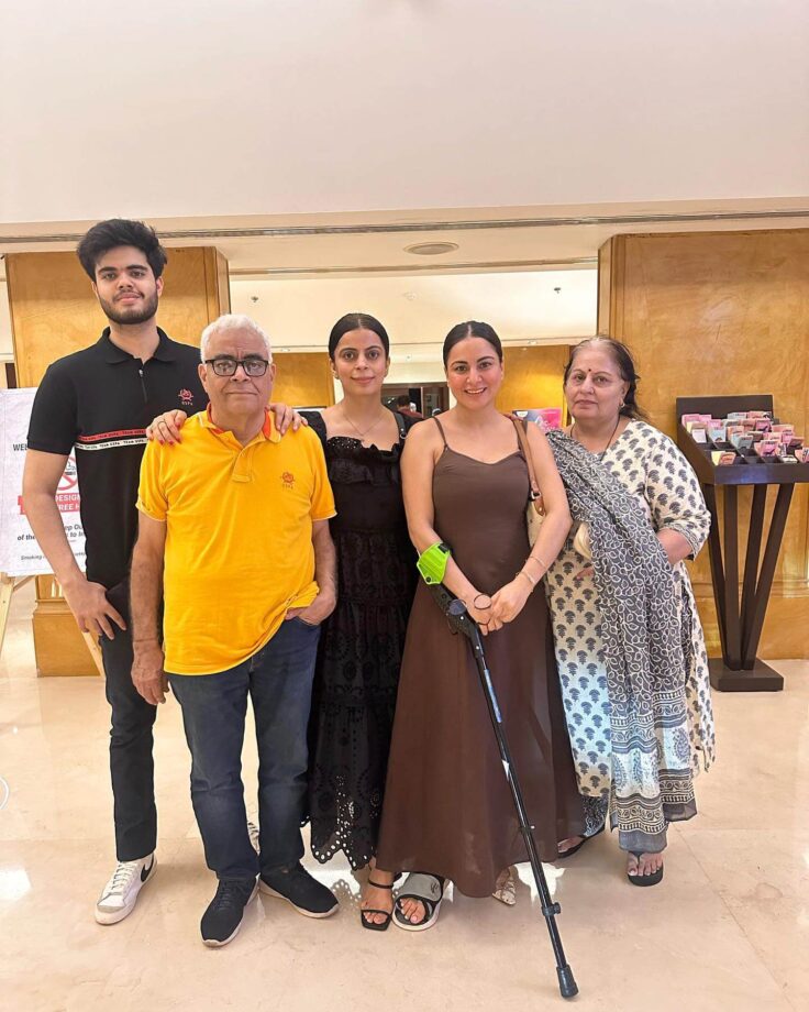 Shraddha Arya Is All Smiles With Her Family( New Pics Alert) 807610