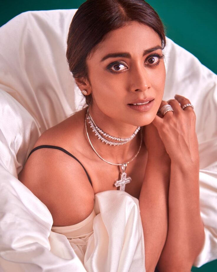 Shriya Saran is here with swag inspiration in Thai-style outfit, take inspiration 805212