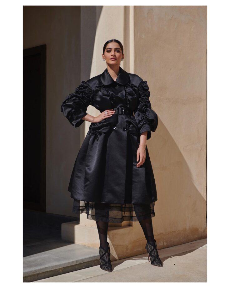 Sonam Kapoor Glams In Black Outfits 806111