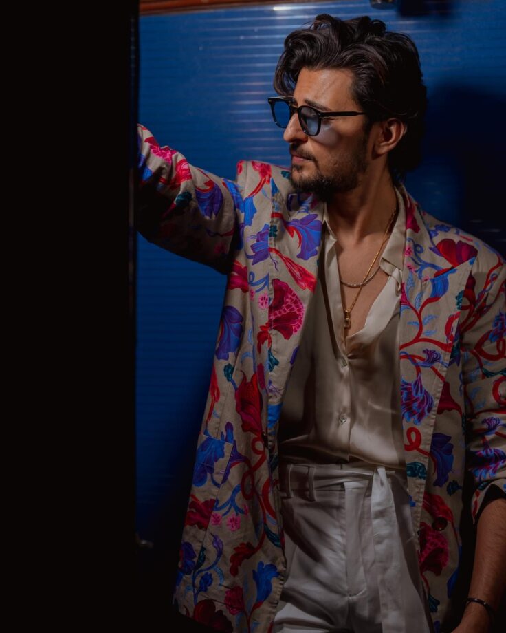 Take the floral blazer cue from Darshan Raval, pictures inside 809297